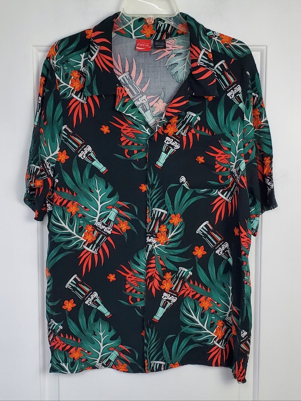 Coca Cola Mens Hawaiian Floral 100% Rayon Button Up Shirt - Size L - GUC